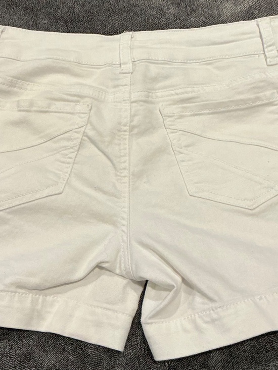 Shorts - Picture 4 of 5